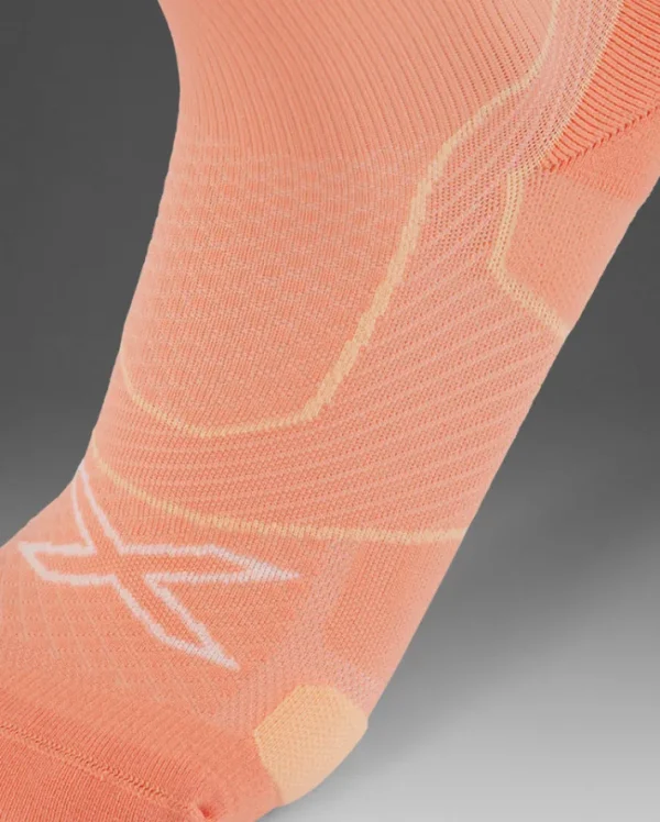 Clearance 2XU Vectr Cushion Crew Socks Digital Peach/White