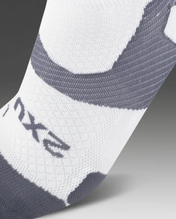 Best 2XU Vectr Light Cushion No Show Compression Socks White/Grey